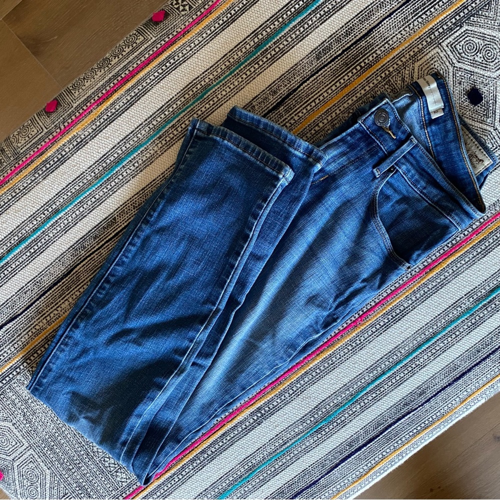 Levi’s mid-rise skinny jeans